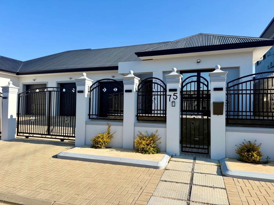 5 Bedroom Property for Sale in Tafelzicht Western Cape